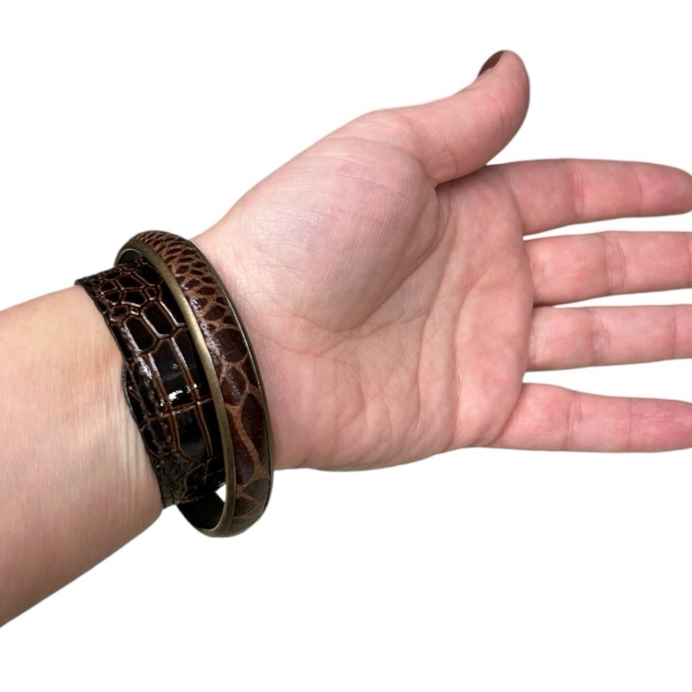 Set of Two Leather Bracelets with Star and Giraffe Print Design Western Texas - Picture 8 of 10